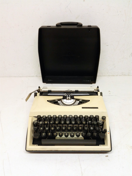 maquina escribir adler tippa s plastico negro crema func 8_5x31x30 1u